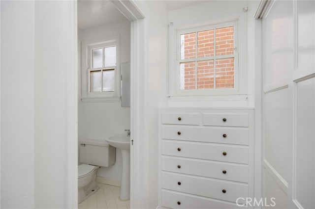 Detail Gallery Image 13 of 19 For 10372 Ashton Ave, Los Angeles,  CA 90024 - – Beds | – Baths