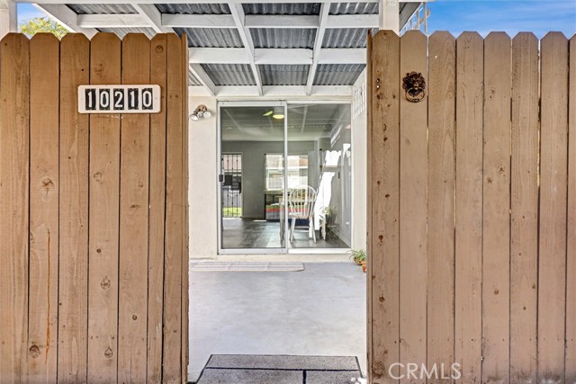 Detail Gallery Image 11 of 18 For 10210 Holburn, Huntington Beach,  CA 92646 - 1 Beds | 1 Baths