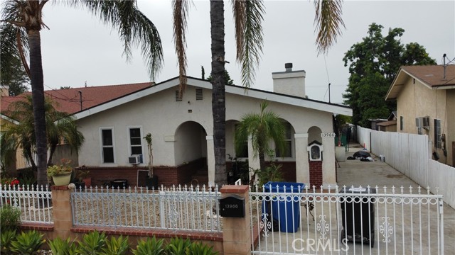 13966 Fox Street, San Fernando CA: https://media.crmls.org/medias/75a49bde-fc03-4434-8488-424c62342624.jpg
