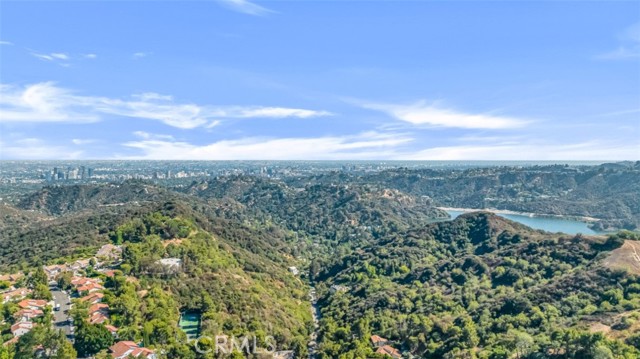 2712 N Beverly Glen Boulevard, Los Angeles CA: https://media.crmls.org/medias/75a4fcb5-26ba-4372-9177-4b27b6956826.jpg
