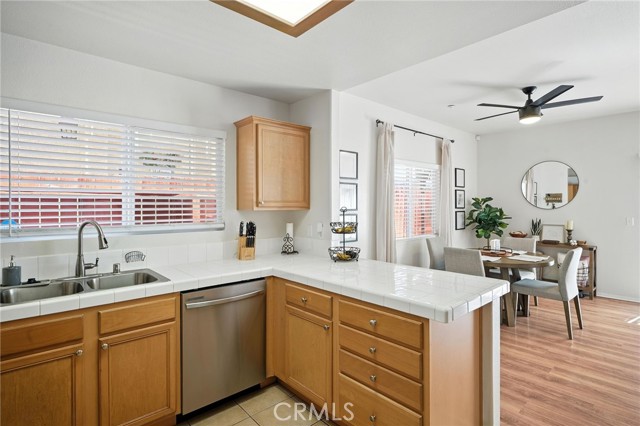 Detail Gallery Image 13 of 57 For 8554 Burnet Ave #144,  North Hills,  CA 91343 - 3 Beds | 3 Baths