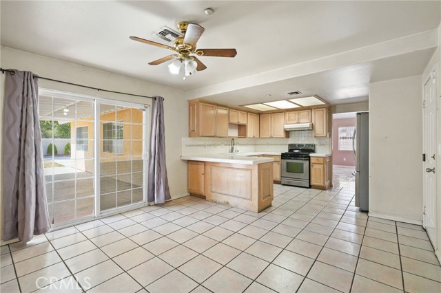 11833 Pendleton Street, Sun Valley CA: https://media.crmls.org/medias/75a589b4-aa2c-4f08-83fa-c2c4cb50c5cf.jpg