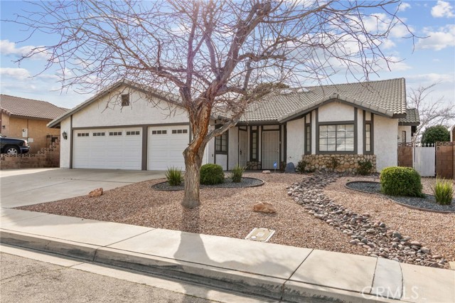 Detail Gallery Image 2 of 31 For 42307 61st St W, Quartz Hill,  CA 93535 - 4 Beds | 2 Baths