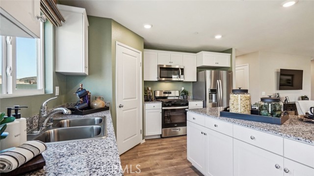 Detail Gallery Image 6 of 14 For 31229 Water Beech Dr, Winchester,  CA 92596 - 3 Beds | 2 Baths