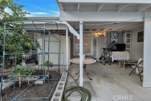 16908 Los Alimos Street, Granada Hills CA: https://media.crmls.org/medias/75a76f2e-b569-4282-99a9-71956e9be3e5.jpg