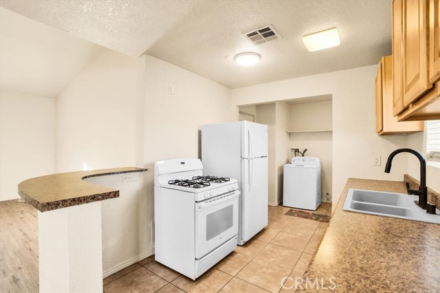 60803 Division Street, Joshua Tree CA: https://media.crmls.org/medias/75a89993-5952-424a-8212-26d4c6001784.jpg
