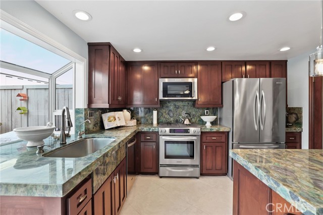 Detail Gallery Image 14 of 37 For 328 Regatta Way, Seal Beach,  CA 90740 - 3 Beds | 2/1 Baths