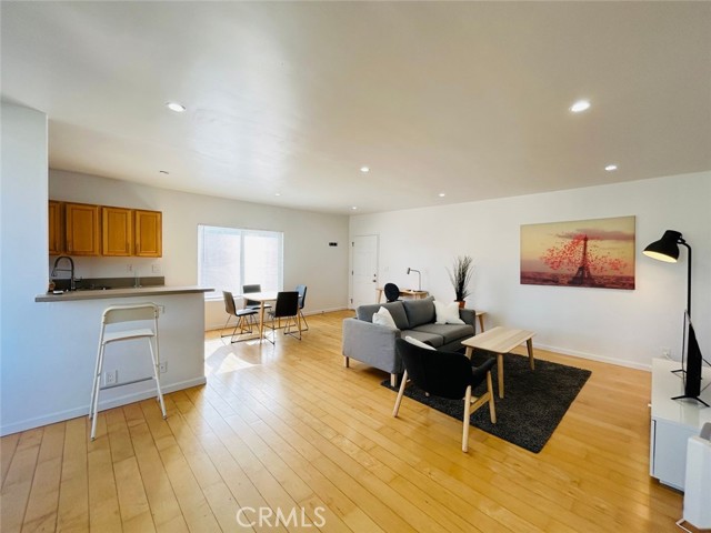Detail Gallery Image 4 of 13 For 1114 6th St #3,  Santa Monica,  CA 90403 - 1 Beds | 1 Baths