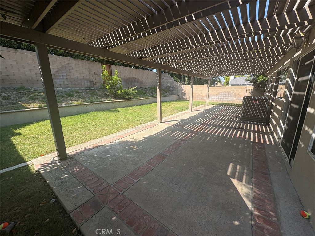 https://media.crmls.org/medias/75a99207-9aa2-4044-b796-6508fd057860.jpg?preset=X-Large