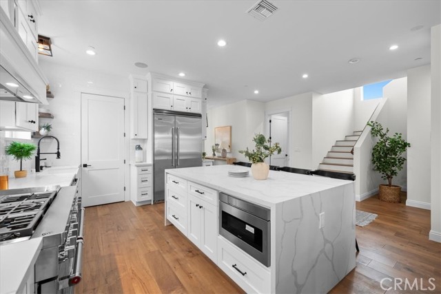 Large Kitchen with Walk-in Pantry