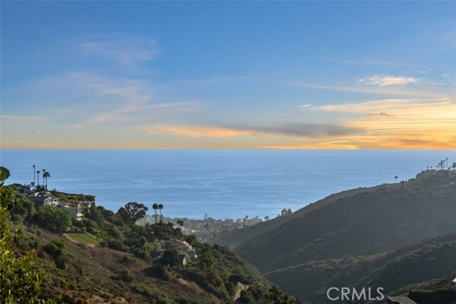 2516 Temple Hills Drive, Laguna Beach CA: https://media.crmls.org/medias/75a9c88d-c719-4a0e-bd8c-8cd4b014b3fb.jpg