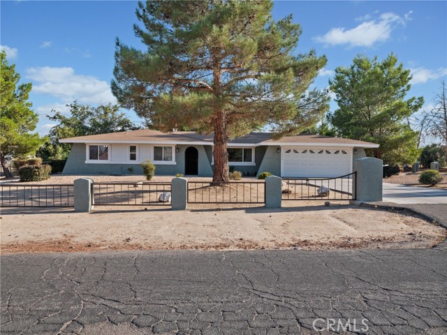 19215 Kinai Rd, Apple Valley, CA 92307