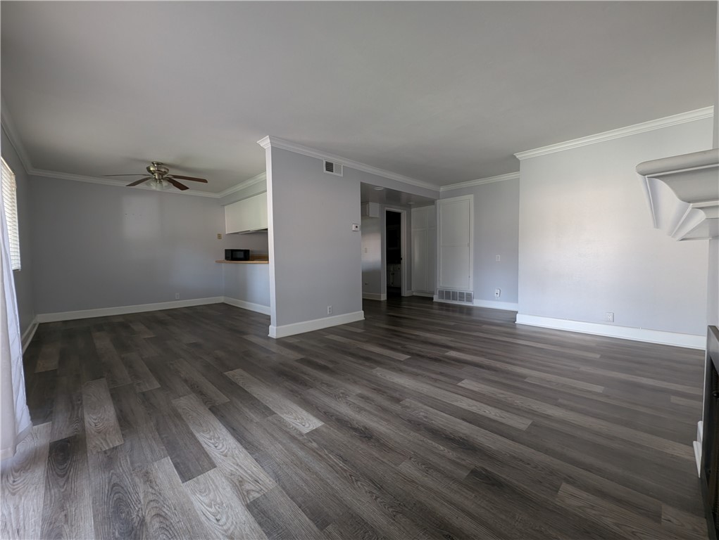 Detail Gallery Image 5 of 22 For 19185 Shoreline Ln #8,  Huntington Beach,  CA 92648 - 2 Beds | 1/1 Baths