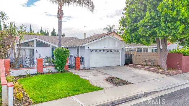 Detail Gallery Image 3 of 36 For 5018 Elderhall Ave, Lakewood,  CA 90712 - 4 Beds | 2 Baths