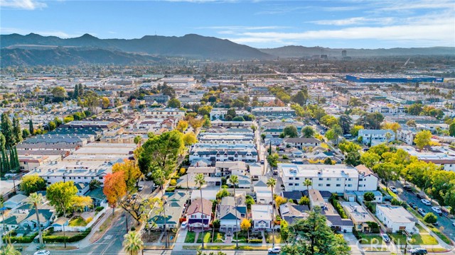 Detail Gallery Image 19 of 22 For 2010 Glenwood Rd, Glendale,  CA 91201 - 3 Beds | 2 Baths