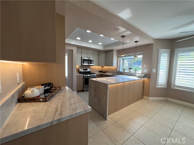 Detail Gallery Image 8 of 44 For 3480 Mountainside Cir, Corona,  CA 92882 - 4 Beds | 2/1 Baths