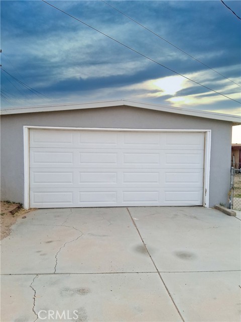 1160 Mojave Dr, Barstow CA: https://media.crmls.org/medias/75ad95cb-fcd6-4741-8ab0-232a5d076611.jpg