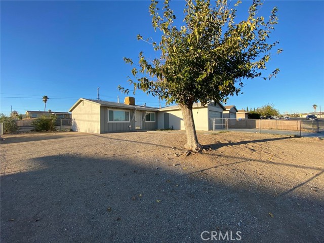 Detail Gallery Image 2 of 28 For 1544 Armory Rd, Barstow,  CA 92311 - 3 Beds | 2 Baths