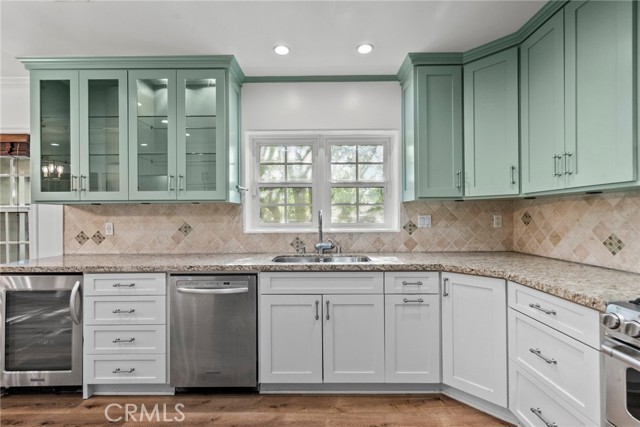 Detail Gallery Image 4 of 33 For 5752 Calhoun Ave, Sherman Oaks,  CA 91401 - 3 Beds | 2 Baths