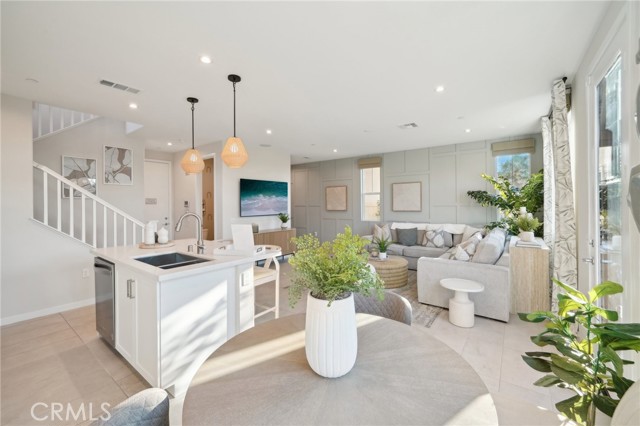 MODEL HOME 1650 KITCHEN