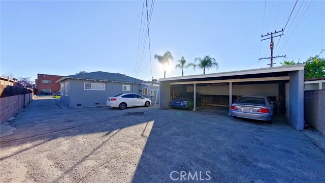 711 W Wilson, Glendale CA: https://media.crmls.org/medias/75b0a9cf-a57e-40db-950c-0ec3ab9c6228.jpg