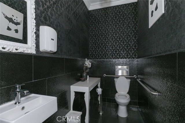 13041 Victory, Valley Glen CA: https://media.crmls.org/medias/75b196c0-5090-43f7-9d4a-7a401e1d714b.jpg