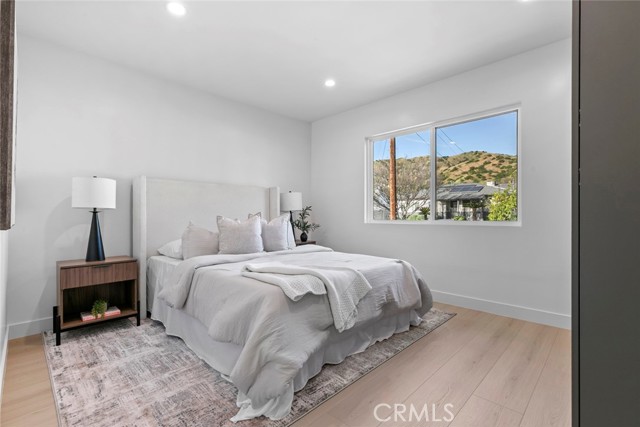 Detail Gallery Image 27 of 49 For 8321 Outland View, Sun Valley,  CA 91352 - 3 Beds | 4 Baths