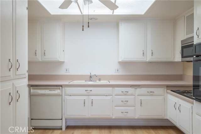13520 El Dorado Drive, Seal Beach CA: https://media.crmls.org/medias/75b28a39-3876-4739-bcdc-e1a9a130b2ec.jpg