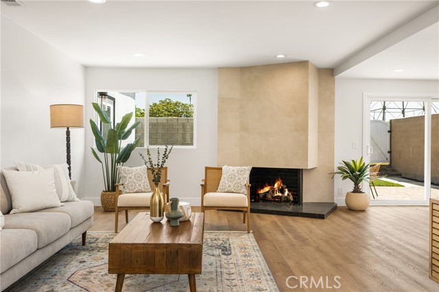 9802 Effingham Drive, Huntington Beach CA: https://media.crmls.org/medias/75b32628-9a5b-4332-aa58-aa6b88226ebc.jpg