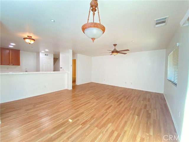 Image 4 of 21 For 15605 Lasselle Street 6