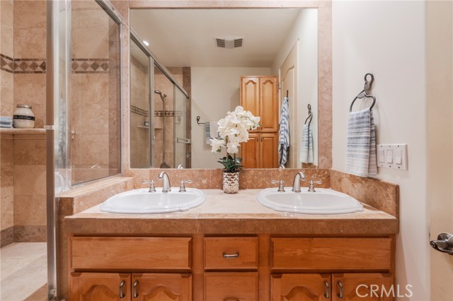 5502 Beran St, Torrance CA: https://media.crmls.org/medias/75b4195a-b72b-4189-9c71-f8619ca8cc93.jpg