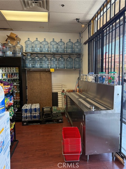 17480 Arrow Boulevard, Fontana CA: https://media.crmls.org/medias/75b4e37f-4c74-4625-8853-c555dd438385.jpg