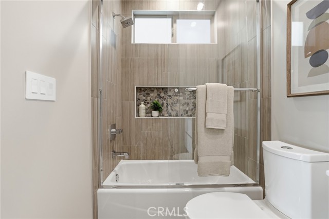 Detail Gallery Image 24 of 67 For 1745 Spreckels Ln, Redondo Beach,  CA 90278 - 3 Beds | 4/1 Baths