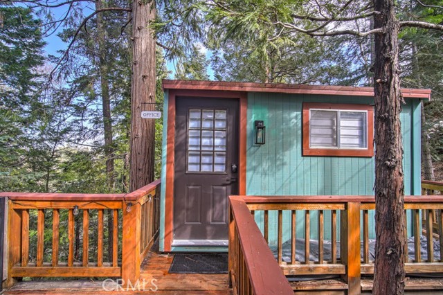 582 Rose Lane, Twin Peaks CA: https://media.crmls.org/medias/75b6fc46-90f5-4aba-a197-fa385eb3b50a.jpg