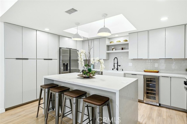 Detail Gallery Image 7 of 51 For 1462 Merion Way M2 - 30k,  Seal Beach,  CA 90740 - 2 Beds | 2 Baths