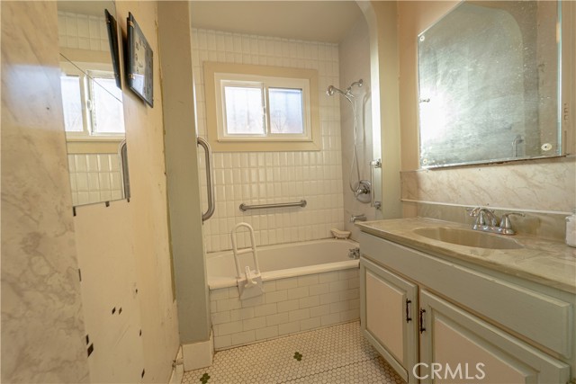 Detail Gallery Image 14 of 39 For 1706 W 65th Pl, Los Angeles,  CA 90047 - 3 Beds | 1 Baths