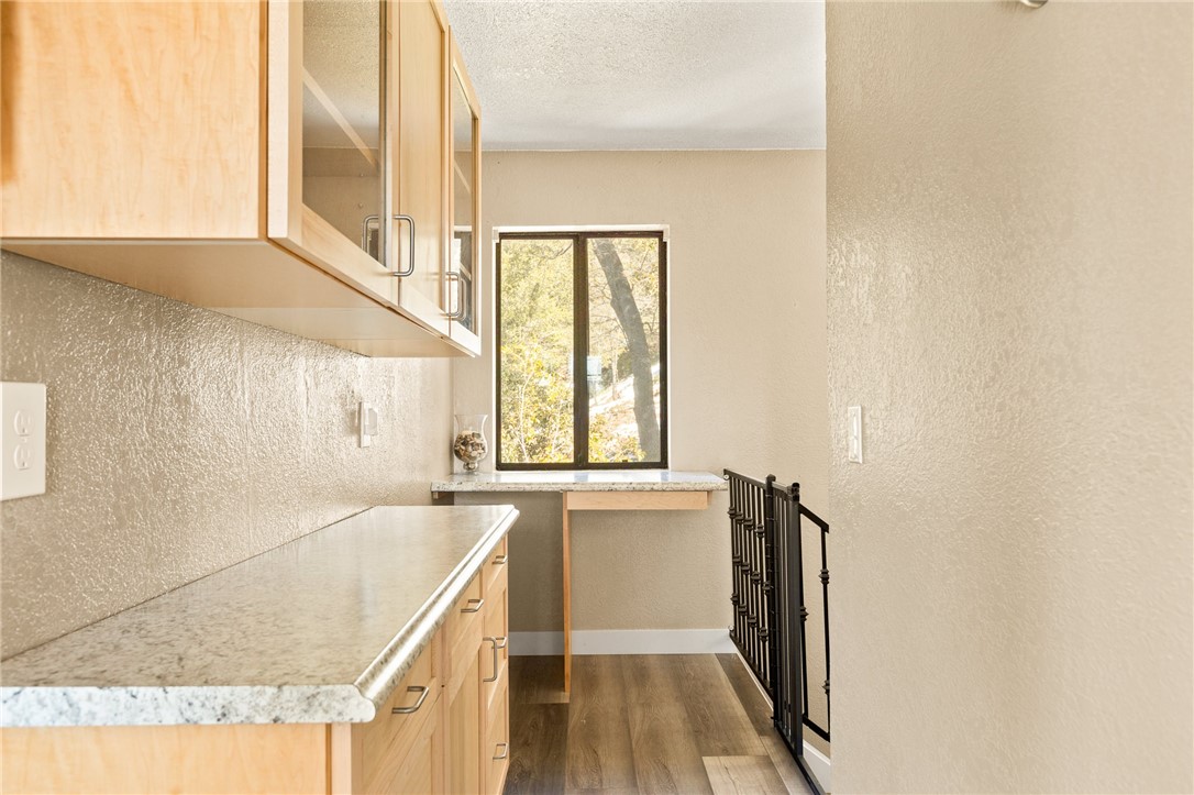 Detail Gallery Image 32 of 52 For 27596 N Bay Rd, Lake Arrowhead,  CA 92352 - 4 Beds | 2/1 Baths