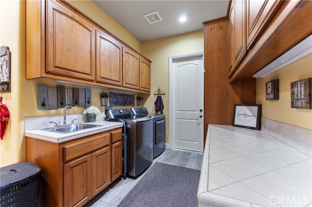 Detail Gallery Image 55 of 73 For 16905 Silver Star Ct, Riverside,  CA 92506 - 4 Beds | 4 Baths