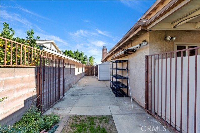 9850 Lombardy, Bloomington CA: https://media.crmls.org/medias/75ba6217-66f9-4da2-b55e-fcbd22b6b715.jpg