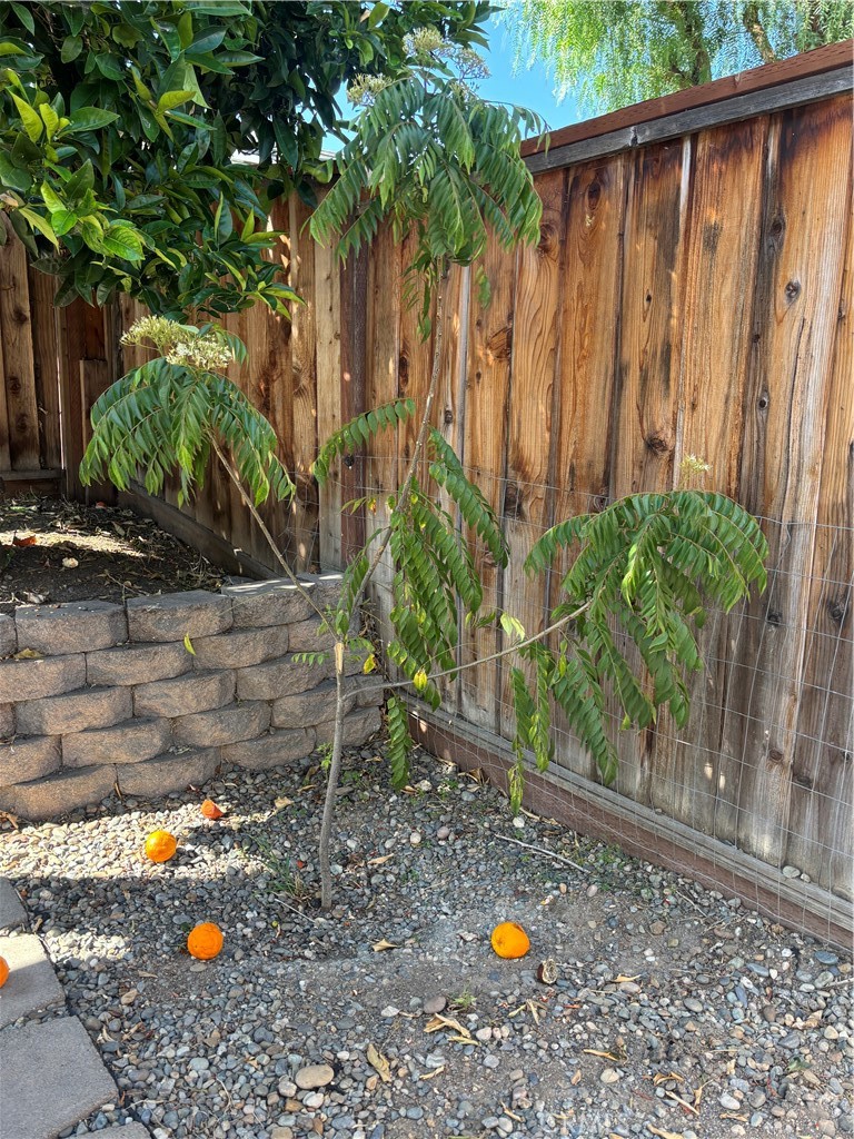https://media.crmls.org/medias/75ba7316-87be-4fb5-a5ee-2a8c8736ebf2.jpg?preset=X-Large