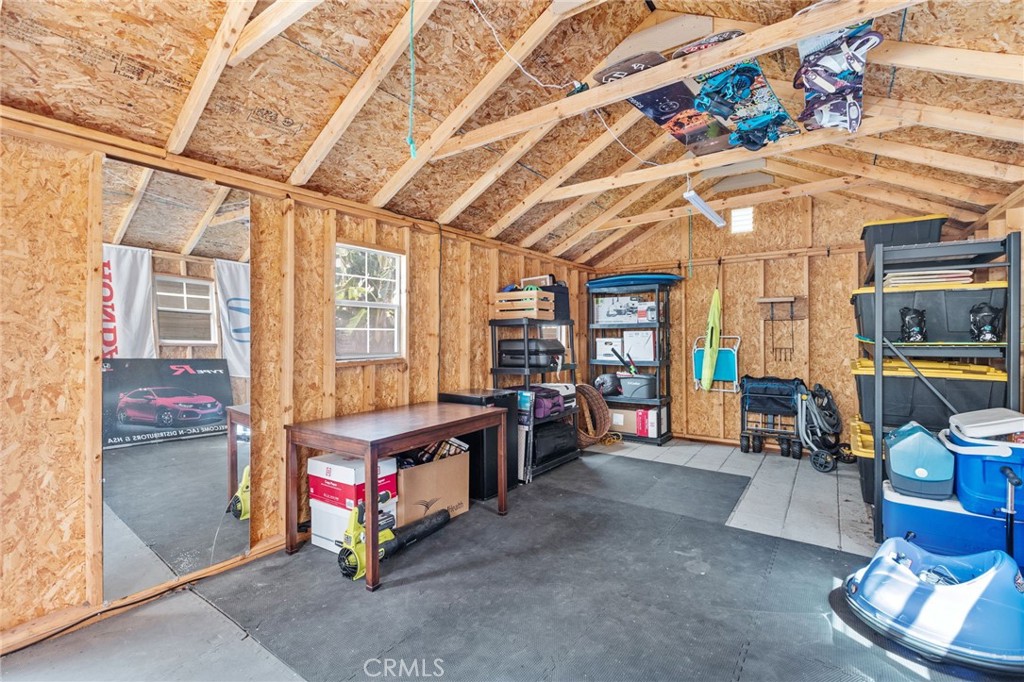 https://media.crmls.org/medias/75ba8b0b-78b8-41b4-959b-3822378e854e.jpg?preset=X-Large