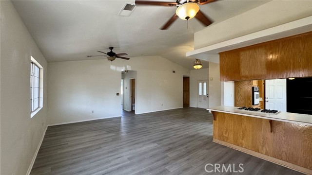 Detail Gallery Image 3 of 10 For 715 Houchin, Bakersfield,  CA 93304 - 3 Beds | 2 Baths