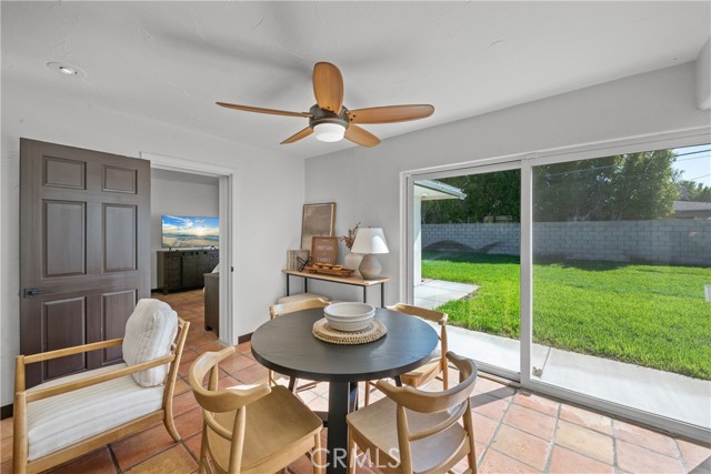 642 S Mountain View Drive, Palm Springs CA: https://media.crmls.org/medias/75bb6efe-b86b-4e49-882c-32d85bf3e2c2.jpg