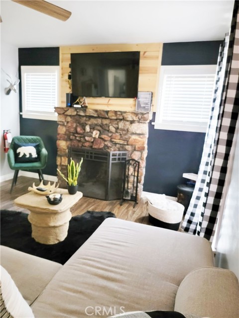 Detail Gallery Image 2 of 18 For 541 Timber, Big Bear Lake,  CA 92315 - 2 Beds | 1 Baths