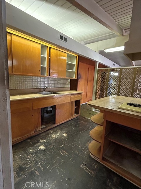 Detail Gallery Image 3 of 23 For 7147 E Lanai St, Long Beach,  CA 90808 - 3 Beds | 2 Baths