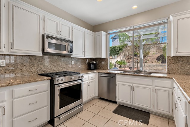 Detail Gallery Image 14 of 53 For 23809 Woodpark Ct, Valencia,  CA 91354 - 4 Beds | 3 Baths