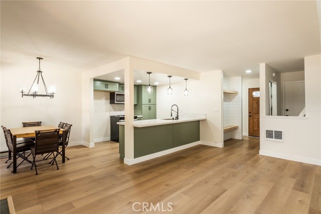 152 Viewpoint Road, Mammoth Lakes CA: https://media.crmls.org/medias/75bc75e1-07fa-4824-8c44-044610f3e665.jpg