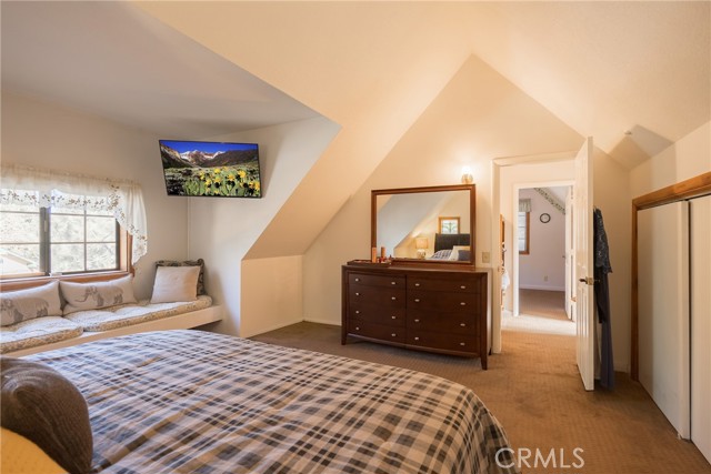 301 Downey Drive, Big Bear City CA: https://media.crmls.org/medias/75bcfc9b-c3bf-4fda-ab01-884edb9c1ffa.jpg