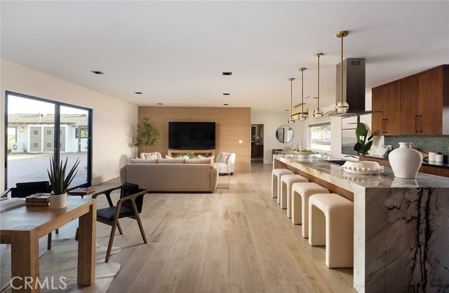 410 N Angelina Drive, Placentia CA: https://media.crmls.org/medias/75bd8207-3e5b-4154-85d2-a1a3f037b359.jpg