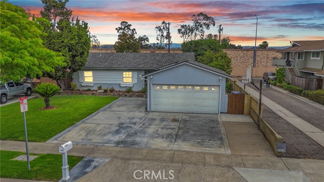 Detail Gallery Image 2 of 43 For 2501 Deodar St, Santa Ana,  CA 92705 - 3 Beds | 2 Baths